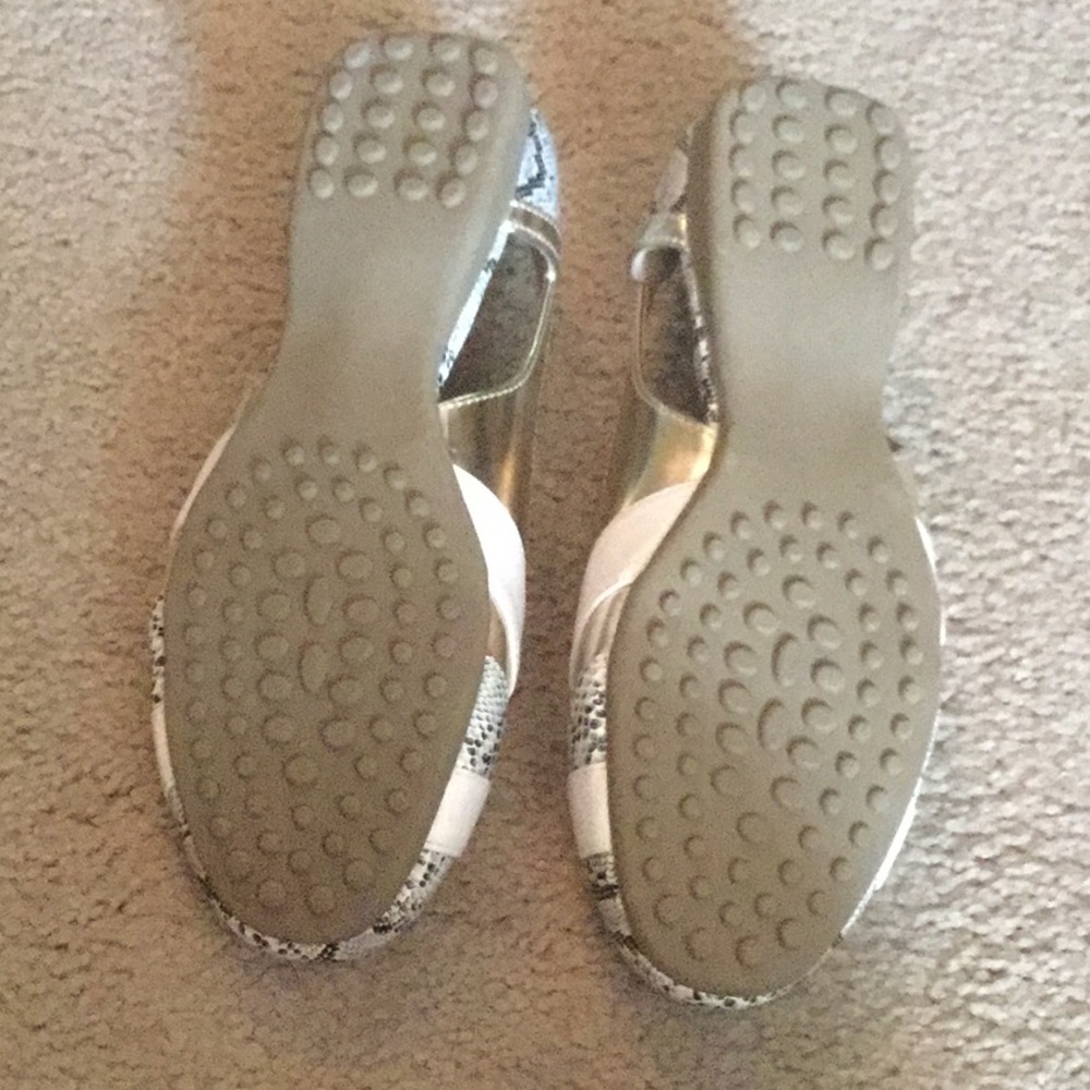 Theme Shoes - Picture 7 of 7